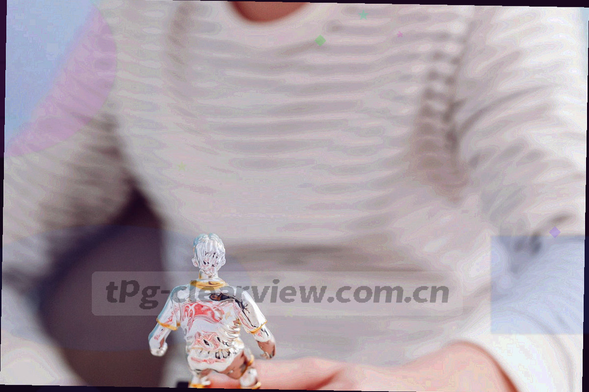 深色底上的方格纸与手写体编号痕迹，呈现最初整理游艺内容目录的起点